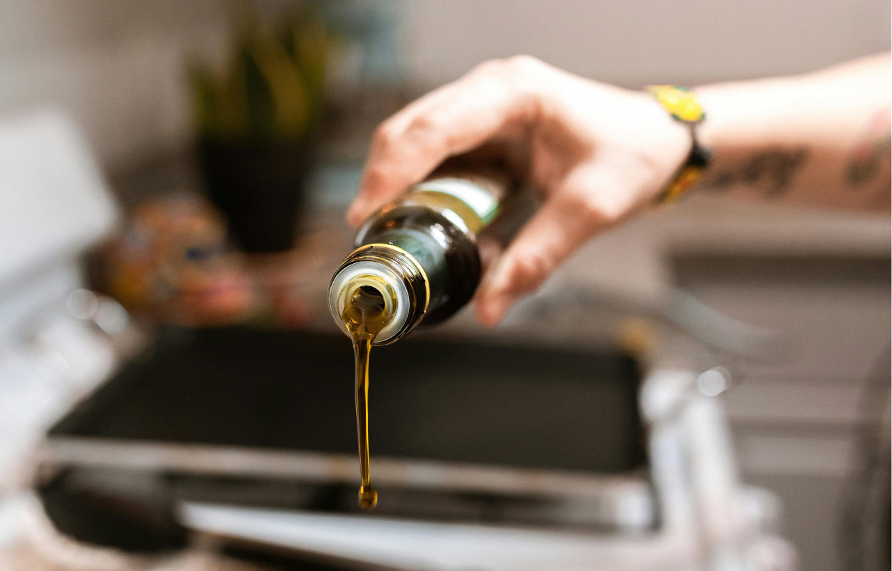 avocado-oil- and-olive oil-bewellmag.com